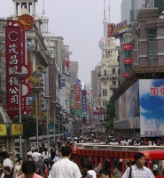 Cartoon\OverPopulation: China-overpopulated-modern-city-street